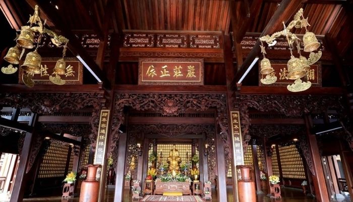 The interior architecture of Phat Quang Pagoda