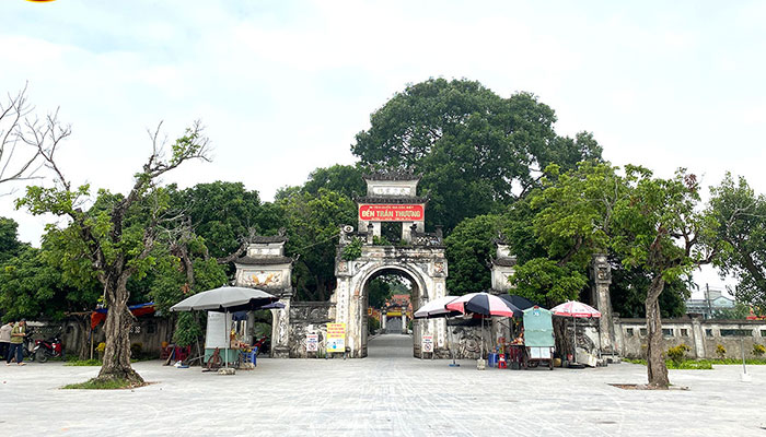 Two sacred temples should visit when visiting Ha Nam